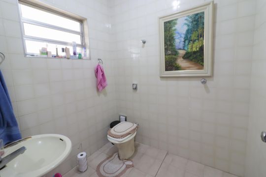 Banheiro 3 de casa à venda com 6 quartos, 418m² em City Bussocaba, Osasco