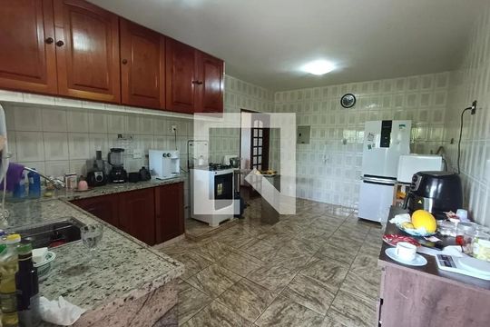 Cozinha de casa de condomínio para alugar com 4 quartos, 214m² em Rio do Ouro, São Gonçalo