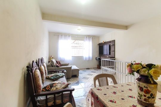 Sala de casa para alugar com 2 quartos, 198m² em Lageado, Ferraz de Vasconcelos