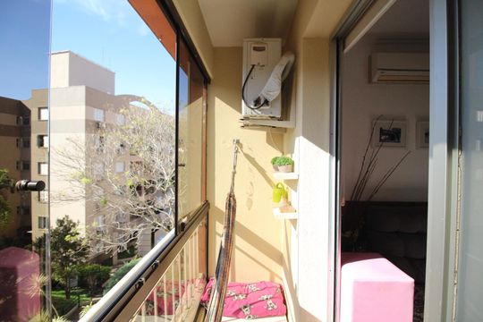 Sacada de apartamento à venda com 2 quartos, 58m² em Jardim Carvalho, Porto Alegre