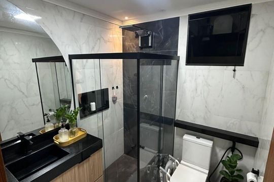 Banheiro de casa de condomínio para alugar com 2 quartos, 203m² em Jacarepaguá, Rio de Janeiro