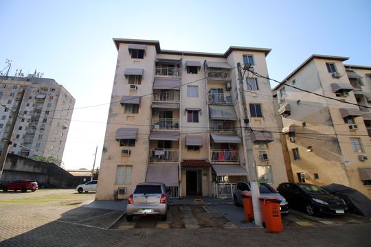 Fachada do bloco de apartamento à venda com 2 quartos, 50m² em Parada de Lucas, Rio de Janeiro