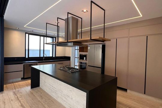 Cozinha de casa de condomínio à venda com 5 quartos, 510m² em Alphaville Residencial Um, Barueri