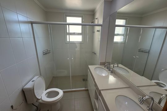 Banheiro da Suíte 3 de apartamento para alugar com 3 quartos, 156m² em Tamboré, Santana de Parnaíba