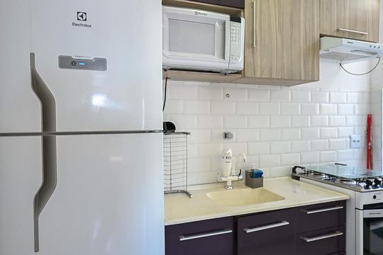 Cozinha de apartamento para alugar com 2 quartos, 47m² em Parque Pinheiros, São Paulo