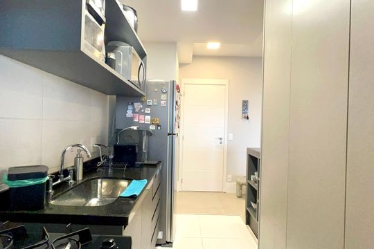 Cozinha de apartamento à venda com 2 quartos, 71m² em Pinheiros, São Paulo