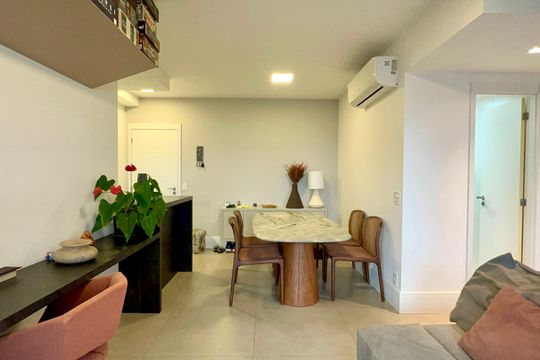 Sala de apartamento à venda com 2 quartos, 71m² em Pinheiros, São Paulo