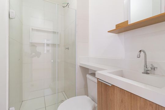 Banheiro de apartamento para alugar com 2 quartos, 35m² em Vila Sul Americana, Carapicuíba