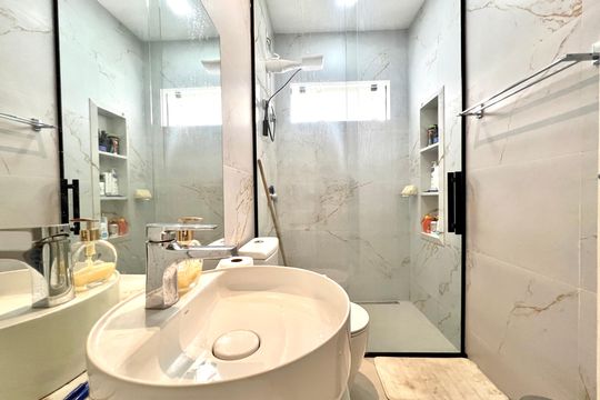 Banheiro Social de casa à venda com 3 quartos, 500m² em Trevo, Belo Horizonte