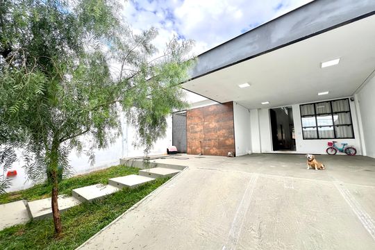 Casa à venda com 3 quartos, 500m² em Trevo, Belo Horizonte
