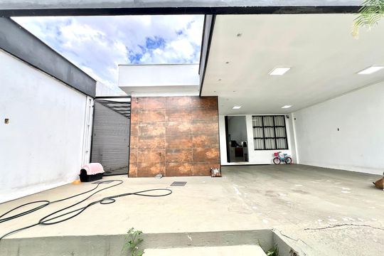 Garagem de casa à venda com 3 quartos, 500m² em Trevo, Belo Horizonte