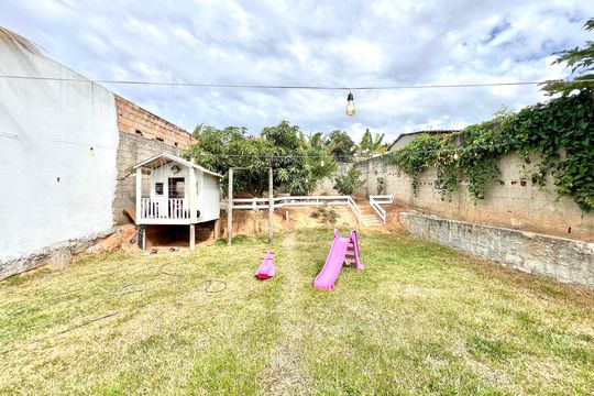 Quintal de casa à venda com 3 quartos, 500m² em Trevo, Belo Horizonte