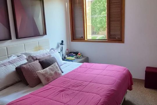 Quarto de casa de condomínio para alugar com 4 quartos, 300m² em Suru, Barueri