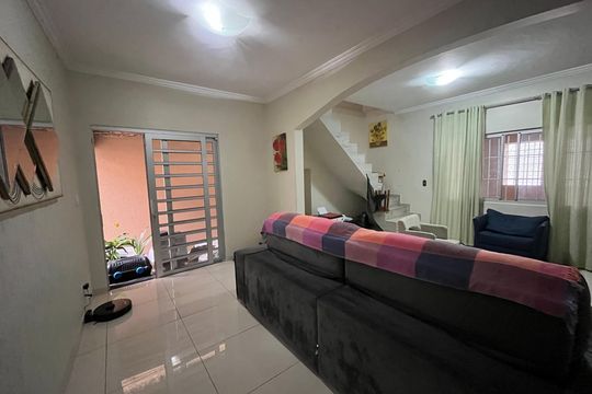 Sala de casa à venda com 3 quartos, 250m² em Jardim Maria Virginia, São Paulo