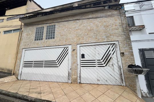 Fachada  de casa à venda com 3 quartos, 250m² em Jardim Maria Virginia, São Paulo