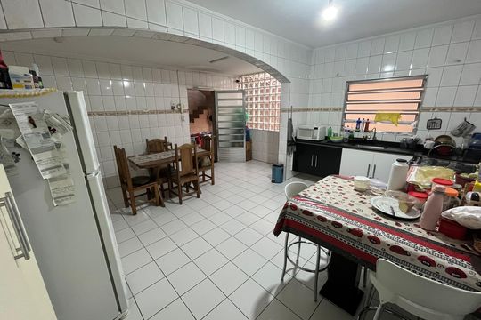 Cozinha de casa à venda com 3 quartos, 250m² em Jardim Maria Virginia, São Paulo