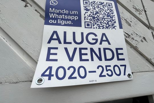 Placa AHZP-18 de casa à venda com 3 quartos, 250m² em Jardim Maria Virginia, São Paulo
