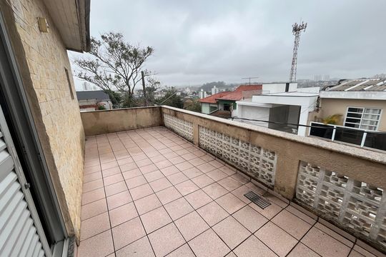 Sacada de casa à venda com 3 quartos, 250m² em Jardim Maria Virginia, São Paulo