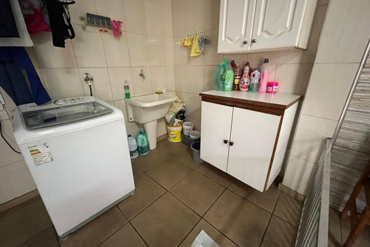 Lavanderia de casa à venda com 3 quartos, 250m² em Jardim Maria Virginia, São Paulo