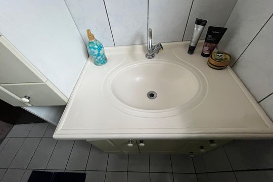 Banheiro - torneira de casa à venda com 3 quartos, 250m² em Jardim Maria Virginia, São Paulo