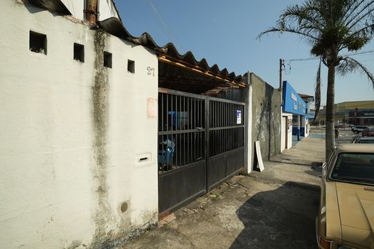 Fachada de casa para alugar com 1 quarto, 60m² em Santa Terezinha, Santo André