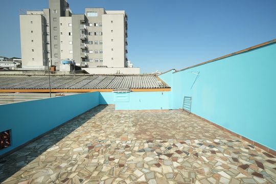 Quintal de casa para alugar com 1 quarto, 60m² em Santa Terezinha, Santo André