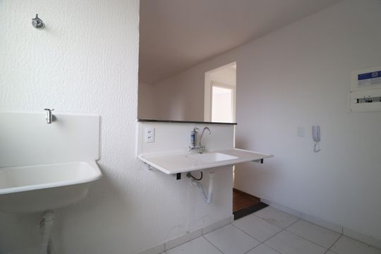 Cozinha de apartamento para alugar com 2 quartos, 50m² em Vila Maria, Uberlândia