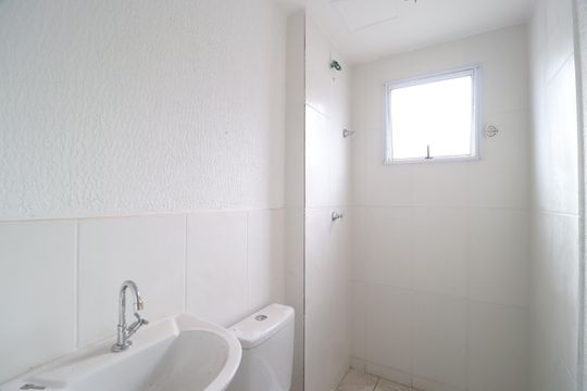 Banheiro Social de apartamento para alugar com 2 quartos, 50m² em Vila Maria, Uberlândia