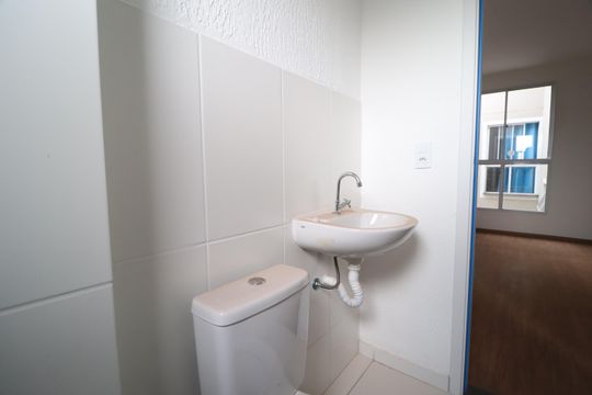 Banheiro Social de apartamento para alugar com 2 quartos, 46m² em Vila Maria, Uberlândia
