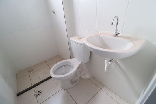 Banheiro Social de apartamento para alugar com 2 quartos, 46m² em Vila Maria, Uberlândia