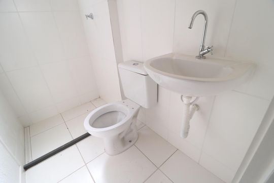 Banheiro Social de apartamento para alugar com 2 quartos, 50m² em Chácaras Tubalina E Quartel, Uberlândia