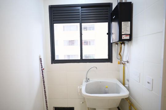 Área de serviço de apartamento para alugar com 2 quartos, 55m² em Centro, Osasco