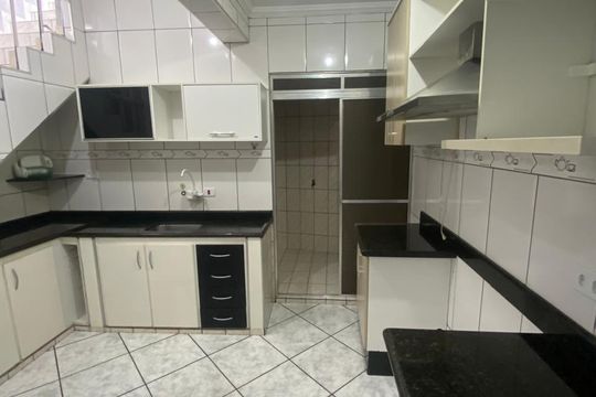 Cozinha - Armários de casa à venda com 2 quartos, 125m² em Jardim Santa Cecilia, Guarulhos