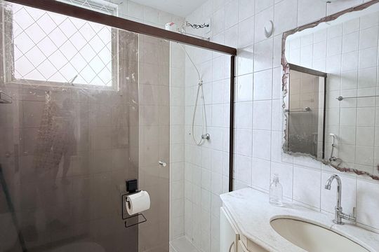 Banheiro de apartamento à venda com 2 quartos, 65m² em Monsenhor Messias, Belo Horizonte