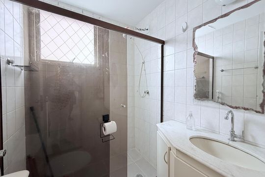Banheiro de apartamento à venda com 2 quartos, 65m² em Monsenhor Messias, Belo Horizonte
