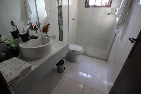 Banheiro Social de casa de condomínio para alugar com 5 quartos, 275m² em Jacarepaguá, Rio de Janeiro