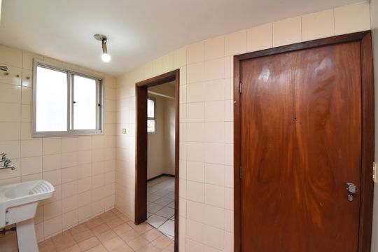 Área de Serviço de apartamento para alugar com 3 quartos, 114m² em Batel, Curitiba