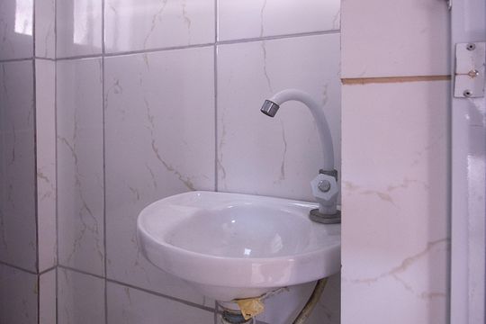 Lavabo de casa de condomínio para alugar com 2 quartos, 90m² em Colubandê, São Gonçalo