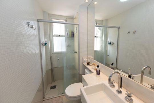 Banheiro da Suíte 1 de apartamento à venda com 3 quartos, 113m² em Vila da Serra, Nova Lima