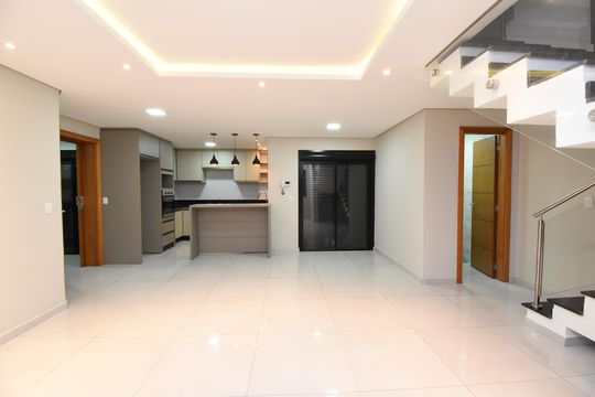 Casa à venda com 3 quartos, 200m² em Tingui, Curitiba