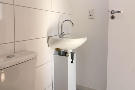 Banheiro de apartamento para alugar com 2 quartos, 41m² em Parque Reboucas, São Paulo