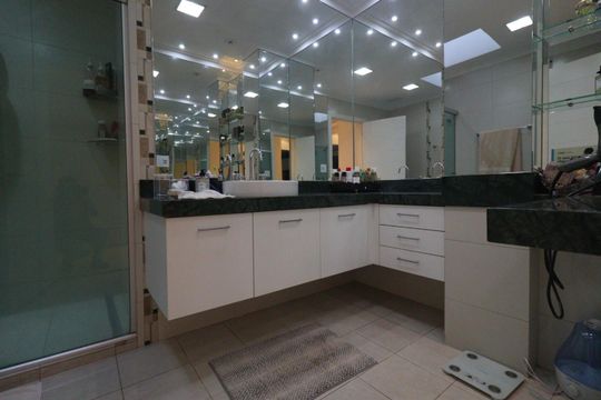 Banheiro da Suíte 1 de apartamento para alugar com 5 quartos, 340m² em Jardim Botânico, Ribeirão Preto
