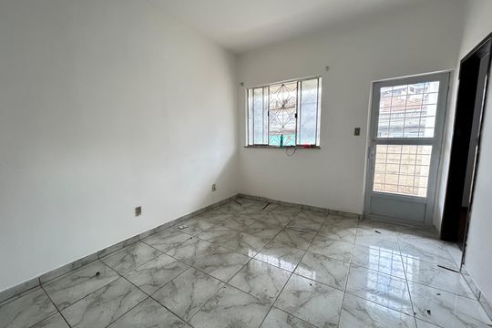 Sala de casa à venda com 4 quartos, 200m² em Inhaúma, Rio de Janeiro