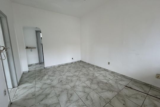 Sala de casa à venda com 4 quartos, 200m² em Inhaúma, Rio de Janeiro