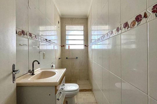 Banheiro de apartamento à venda com 2 quartos, 66m² em Centro, Campinas