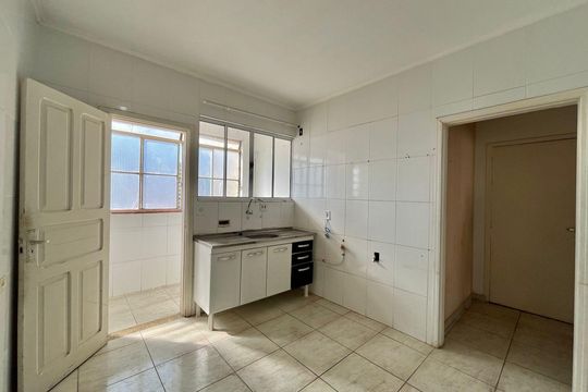 Cozinha de apartamento à venda com 2 quartos, 66m² em Centro, Campinas