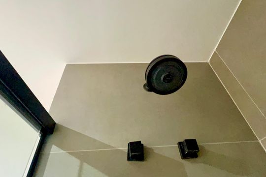 Banheiro de kitnet/studio à venda com 1 quarto, 27m² em Pinheiros, São Paulo
