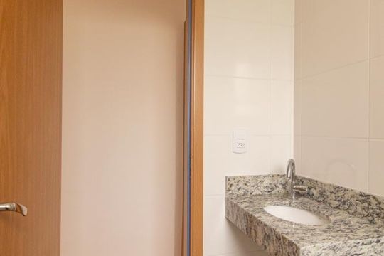 Banheiro Social de apartamento para alugar com 2 quartos, 58m² em Uberaba, Curitiba