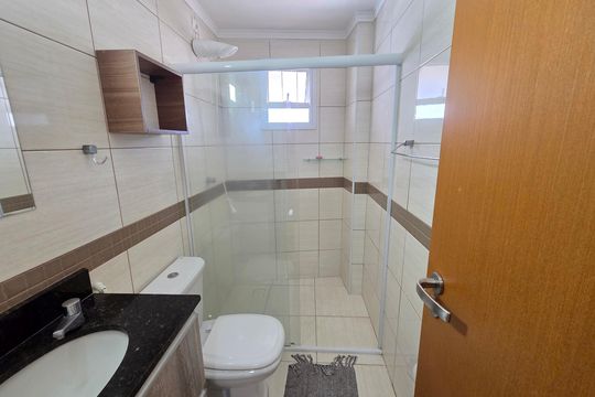Banheiro da Suíte 1 de apartamento para alugar com 3 quartos, 119m² em Aviação, Praia Grande