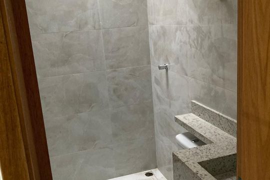 Banheiro de casa à venda com 2 quartos, 80m² em Vila Polopoli, São Paulo